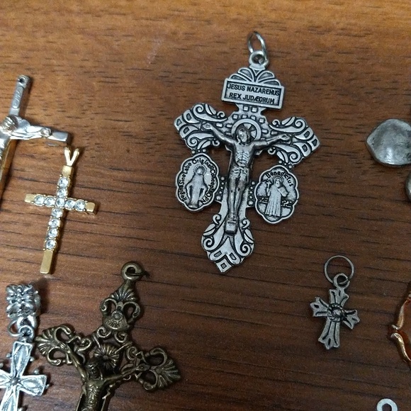 Religious Lot - Picture 8 of 9